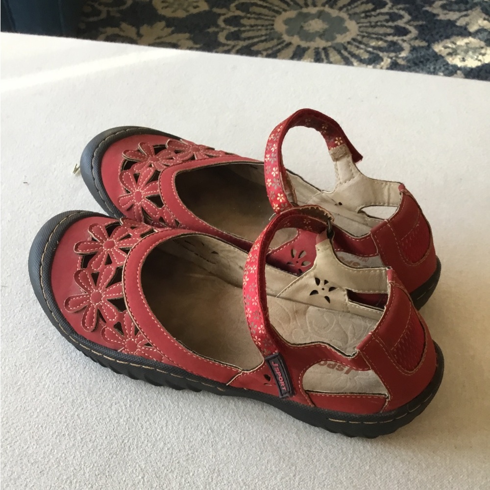 J sport  Sz 8 red sandals